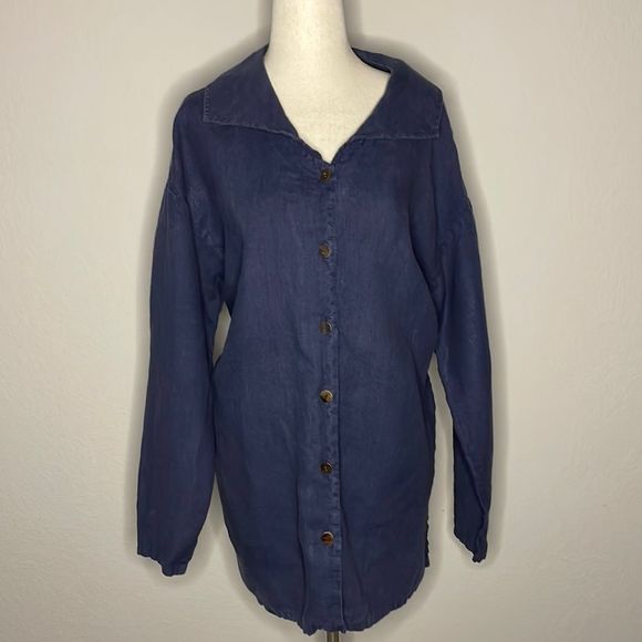 RUSS BERENS MALIBU linen long sleeve button down shirt in a washed navy - Picture 2 of 12